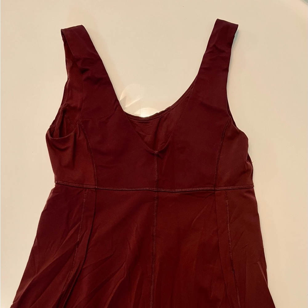 Lululemon workout tank.